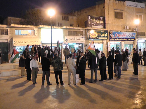 إعتصام ليلي في جرش استنكارا لاحداث اربد ( صور )